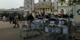"Hypotopia"-Protest vor dem Parlament