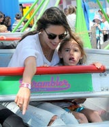Alessandra Ambrosio hat Spaß im Vergnügungspark