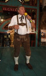 'I bin der Lugner (olé olé)': Jetzt singt Mörtel auch noch