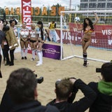 Nackte Porno-Stars spielen WM nach