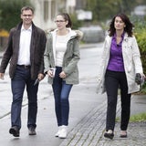 Familie Wallner auf dem Weg ins Wahllokal