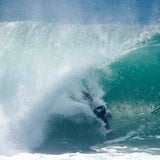 Monster-Wellen ziehen tausende Surfer an