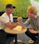 Chris Hemsworth und Ed Sheeran