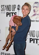 Kaley Cuoco Stand up for pits