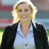 Sexy Linienrichterin patzt bei Liga-Debüt
