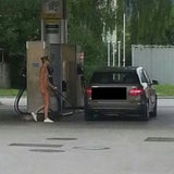 Nackte im Piestingtal tankte mit ihrem Lover