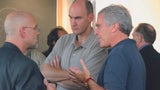 Martin Nowak (Mitte) mit Jeffrey Epstein (rechts) und Harvard-Kollegen Daniel Gilbert im Jahr 2004.