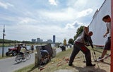 Aufbauarbeiten zum Donauinselfest 2014