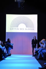 Göttin des Glücks MQ Vienna Fashion Week
