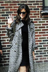 Katie Holmes im 60ies-Leolook