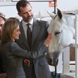 Königin Letizia & König Felipe: Auf Tuchfühlung mit Pferd & Co.