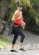 Stacy Keibler joggt mit Babybauch