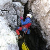 Schwerverletzter in 1.000 m Tiefe gefangen