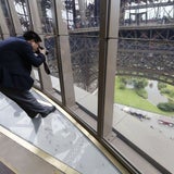 Eiffelturm hat jetzt Glasboden