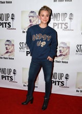 Kaley Cuoco Stand up for pits