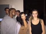 Kim Kardashian mit gebleichten Augenbrauen