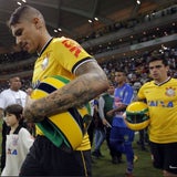 Corinthians-Spieler ehren Senna mit Helm-Aktion
