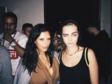 Kim Kardashian mit gebleichten Augenbrauen