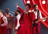 Bruno Mars liefert 1. Pflicht-CD des Jahres und bricht alle Rekorde