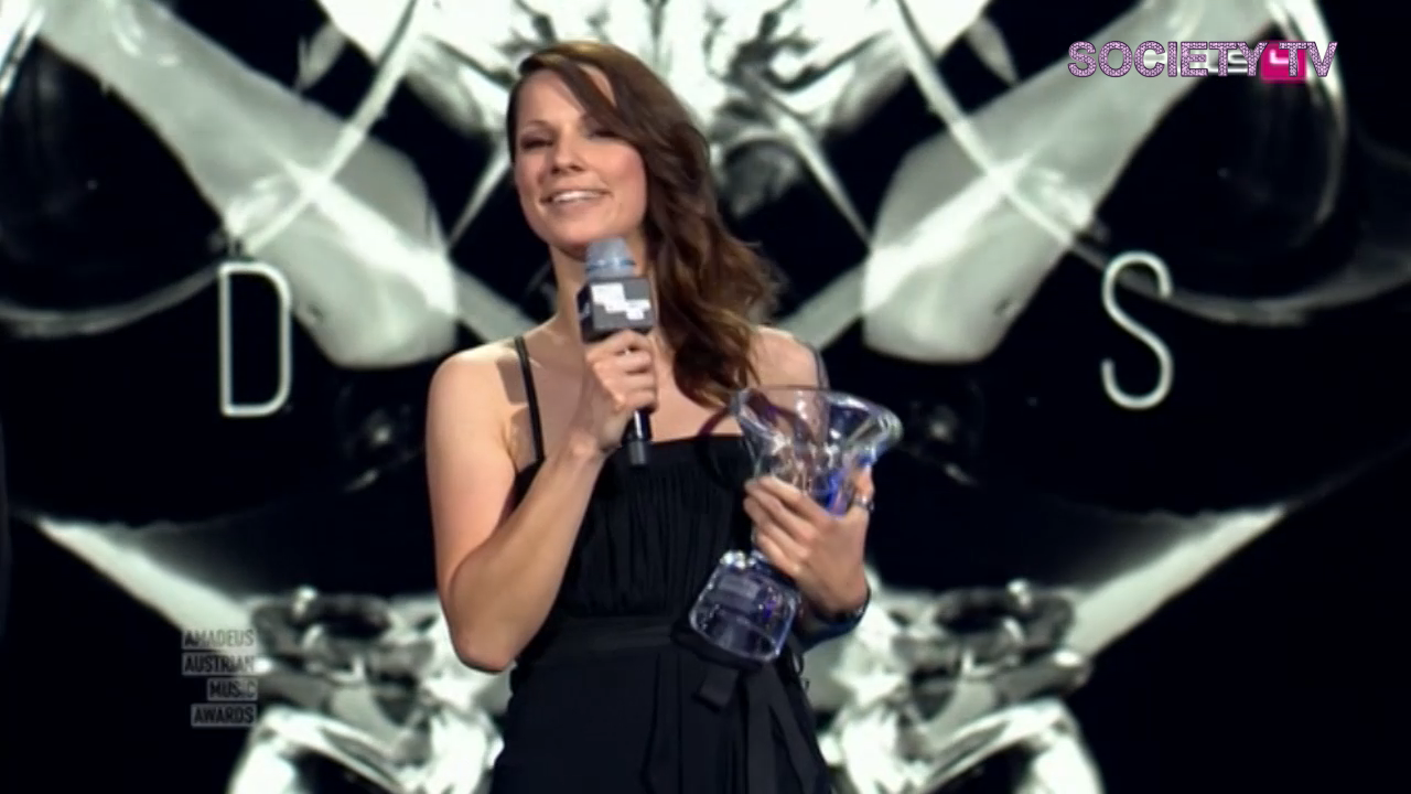 Christina Stürmer mit ihrem Amadeus Award