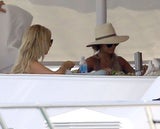 Vanessa Hudgens & Ashley Tisdale relaxen auf einer Yacht