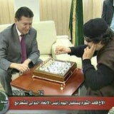 Der Krieg tobt, Gaddafi spielt Schach