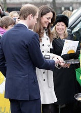 Prinz William und Kate Middleton haben Spaß beim Pfannkuchen-Schupfen