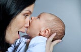 Adriana Zartl mit Baby Sohn Luca