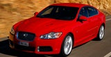 Angeschwollen. Dezente Spoiler und Lufteinlässe auf der Motorhaube kennzeichnen den XFR. Bild: © Jaguar