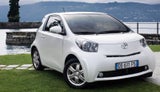 Toyota iq. Der kleinste Viersitzer der Welt besticht durch verblüffende technische Lösungen.
