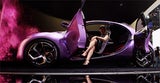Auf der IAA wurde der REVOLTe von hübschen Models präsentiert. Bild: AP