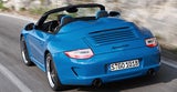 Unter den beiden Hutzen versteckt sich das manuelle Verdeck.