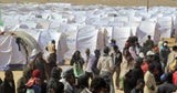 Der Flüchtlingsstrom an der tunesisch-libyschen Grenze reißt nicht ab.