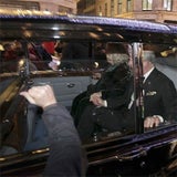 Studentenproteste in London - Charles und Camilla
