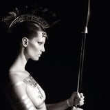 Lagerfeld zieht Austro- Model aus