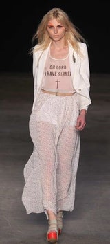 Männermodels auf dem Frauen-Catwalk