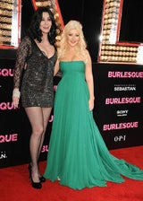 Dicke Freundinnen: Cher & Christina Aguilera bei Burlesque-Premiere