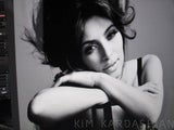 Kim Kardashian zieht sich für Cosmopolitan aus