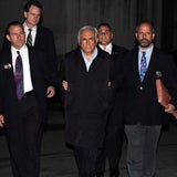 Strauss-Kahn in Handschellen vorgeführt
