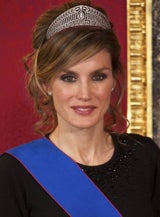 Letizia von Spanien im dunklen Look