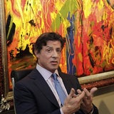 Sylvester Stallone präsentiert Gemälde