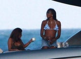 Bikini-Schönheit: Naomi Campbell, Sonne und Yacht