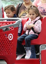 Max und Emme ohne Mama beim Shoppen