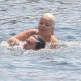 lily allen im wasser