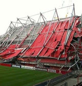 Stadion-Dach eingestürzt: Tote, Verletzte