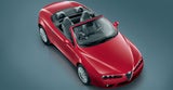 Mit dem Alfa Spider führen die Italiener ihre lange Tradition nahtlos fort. Leider hat der aktuelle Spider etwas zu viel Speck angehäuft. Dafür überzeugt er optisch auf ganzer Linie.