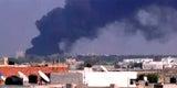 Dunkler Rauch über der Festung von Gaddafi in Tripolis