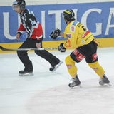 Rotter geht auf Referee los