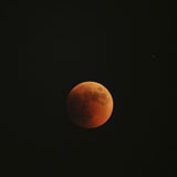 So strahlte der Blutmond über der Welt