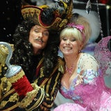 Das ist "The Hoff" als Capitain Hook